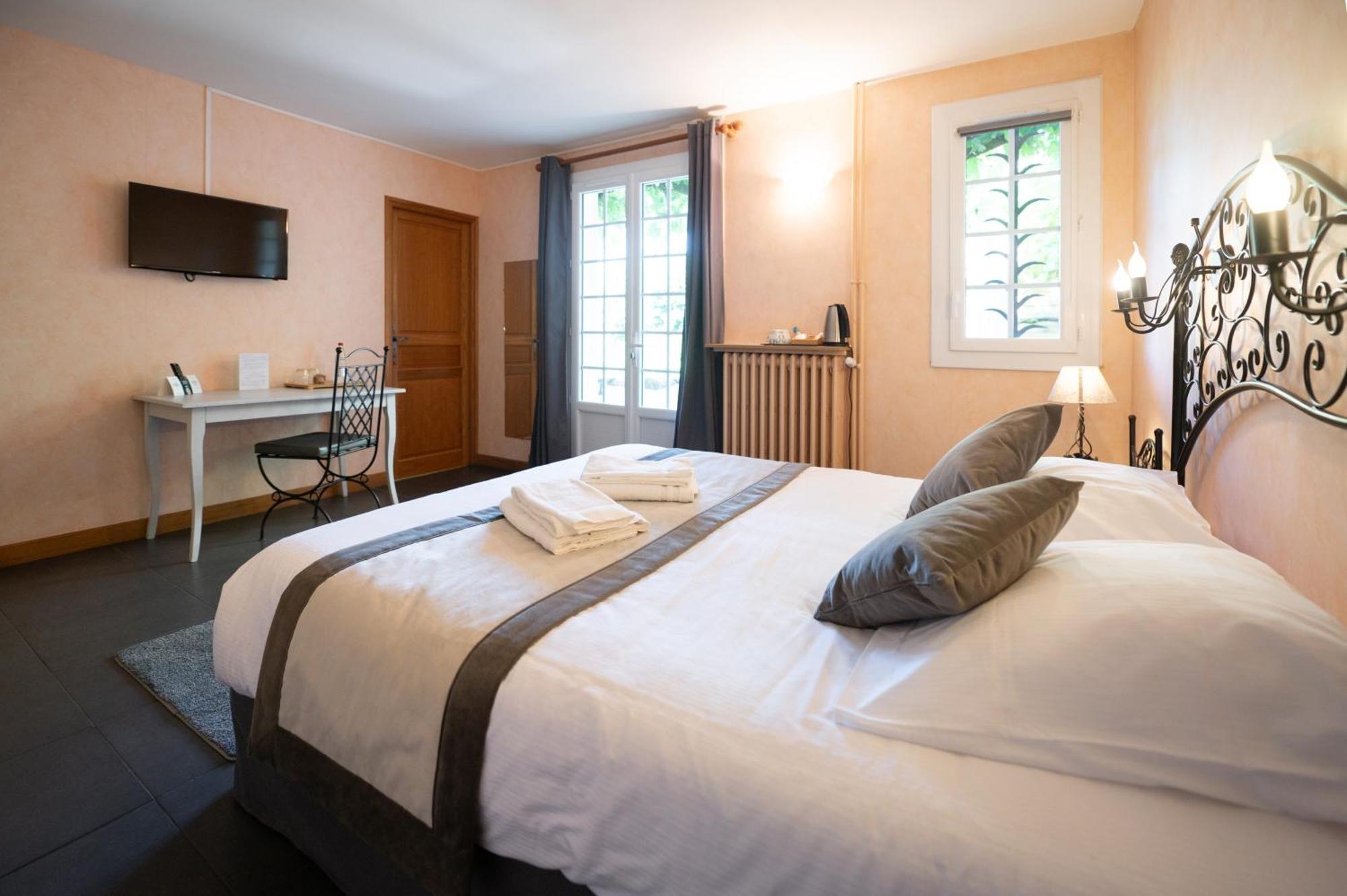 Logis Hotels - Hotel Restaurant Domaine Les Falaises Мартель Номер фото