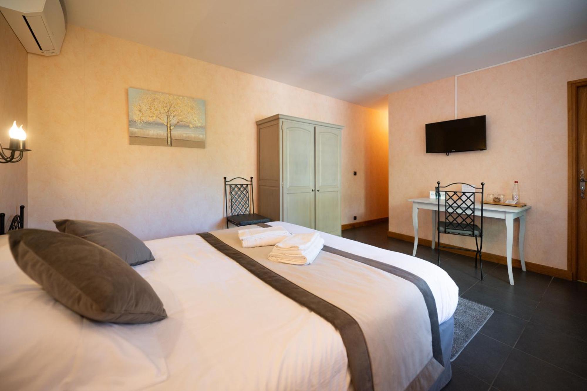 Logis Hotels - Hotel Restaurant Domaine Les Falaises Мартель Номер фото